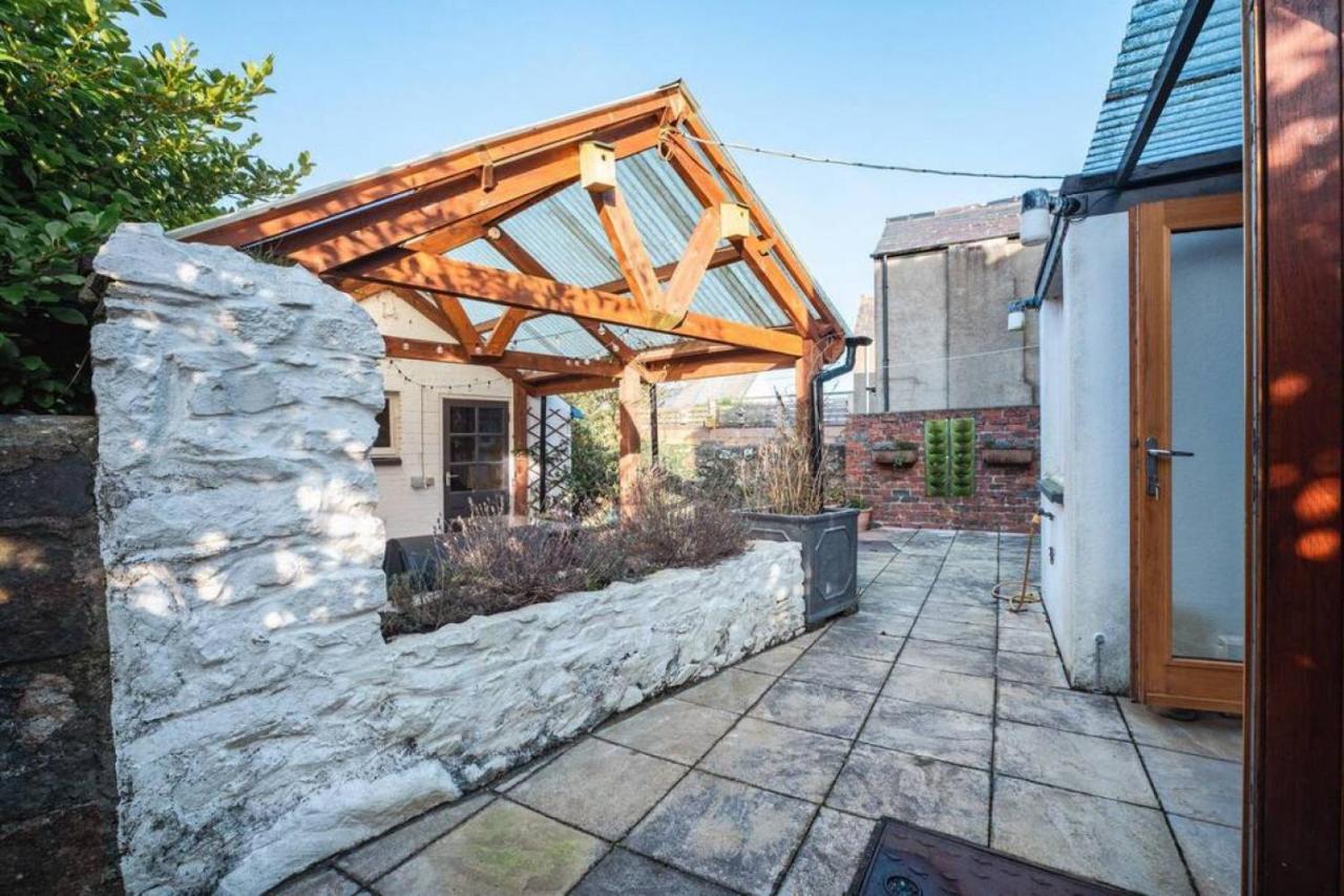 Cosy Welsh Cottage In St Davids Centre With Garden Exterior photo