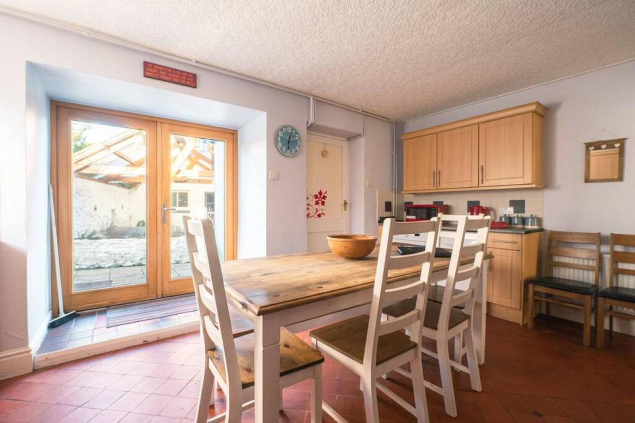 Cosy Welsh Cottage In St Davids Centre With Garden Exterior photo