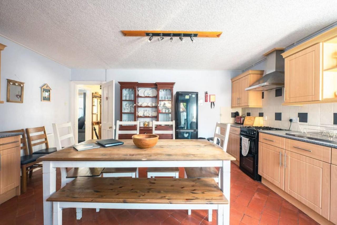 Cosy Welsh Cottage In St Davids Centre With Garden Exterior photo