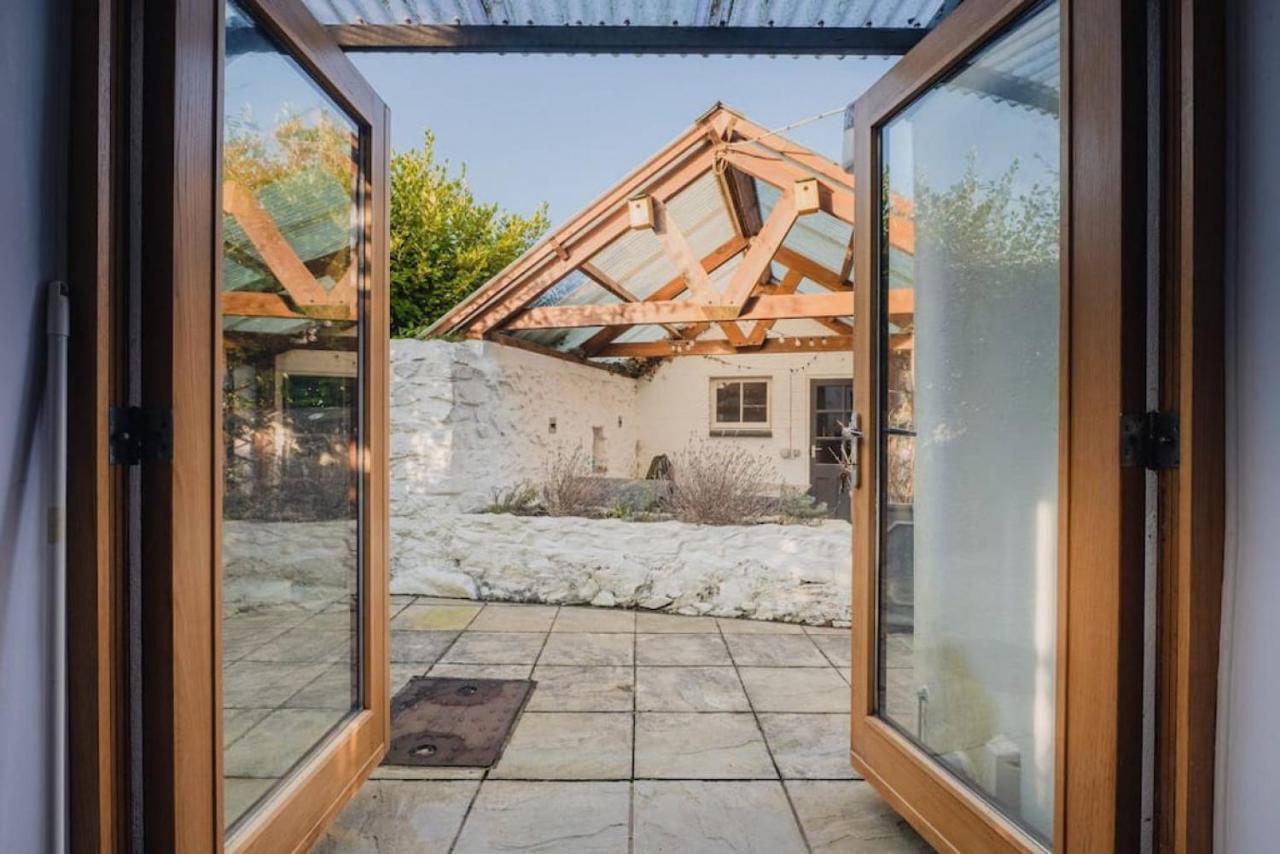 Cosy Welsh Cottage In St Davids Centre With Garden Exterior photo