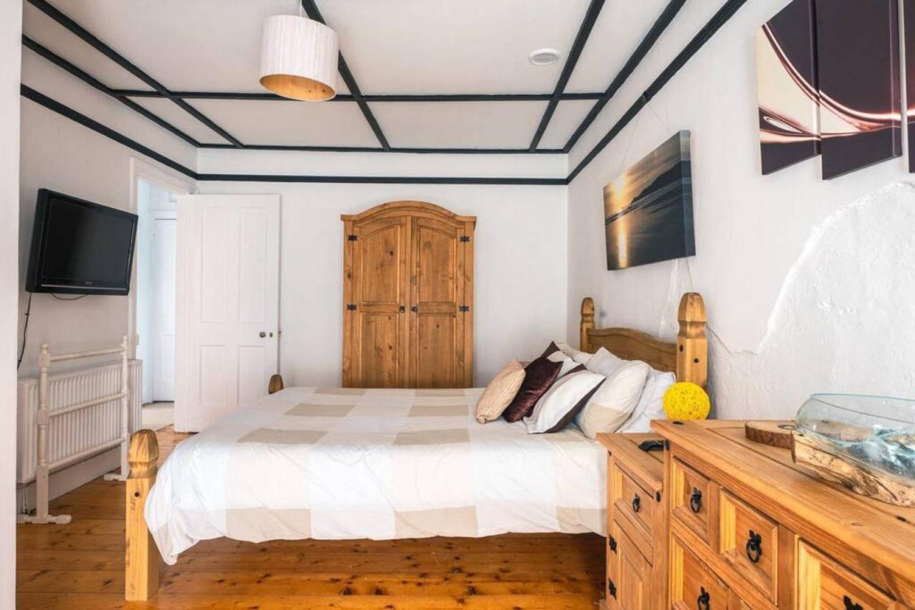 Cosy Welsh Cottage In St Davids Centre With Garden Exterior photo