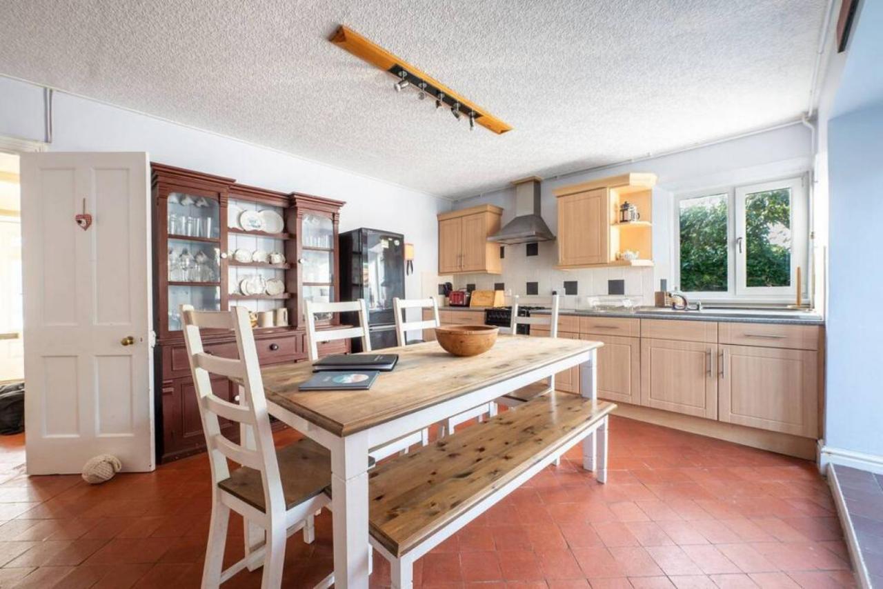 Cosy Welsh Cottage In St Davids Centre With Garden Exterior photo
