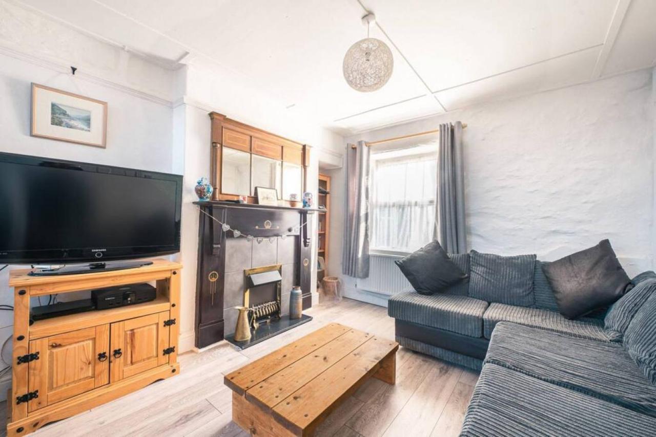 Cosy Welsh Cottage In St Davids Centre With Garden Exterior photo