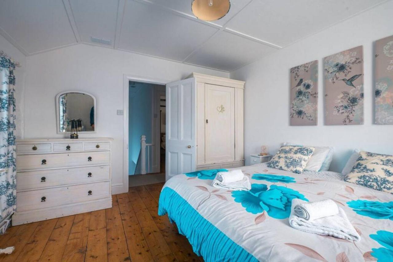 Cosy Welsh Cottage In St Davids Centre With Garden Exterior photo