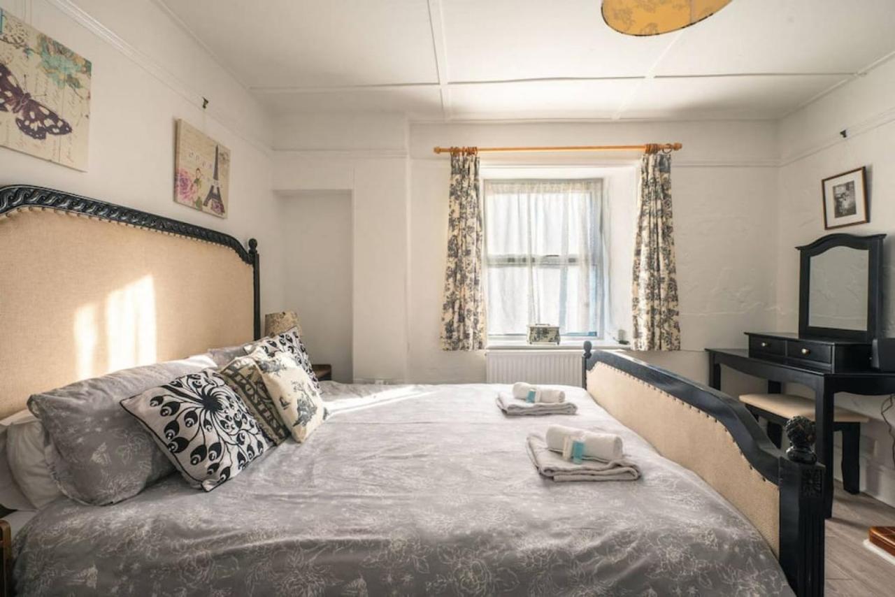 Cosy Welsh Cottage In St Davids Centre With Garden Exterior photo