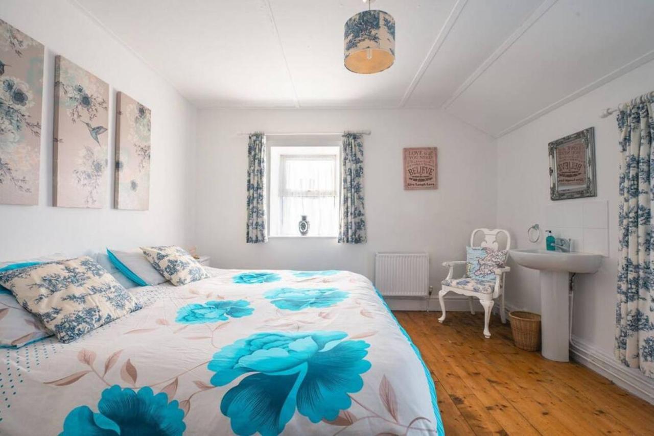 Cosy Welsh Cottage In St Davids Centre With Garden Exterior photo