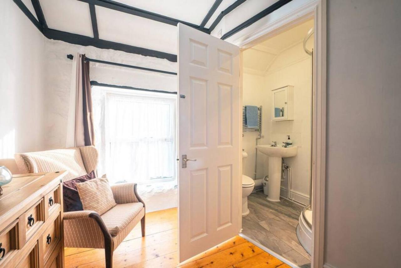 Cosy Welsh Cottage In St Davids Centre With Garden Exterior photo